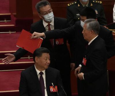 ÇKP Kongresi'nde eski devlet başkanı Jintao salondan çıkarıldı