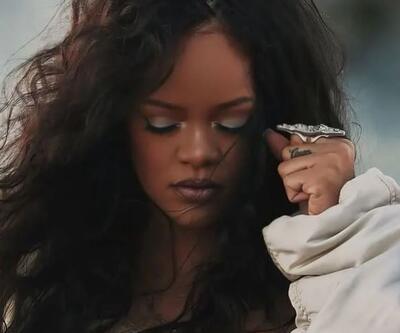 Rihanna göz kamaştırdı