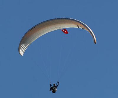 Yamaç paraşütçülerinden 29 Ekim atlayışı