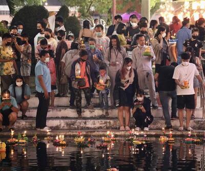 Tayland'daki Loy Krathong Festivali renkli görüntülere sahne oldu