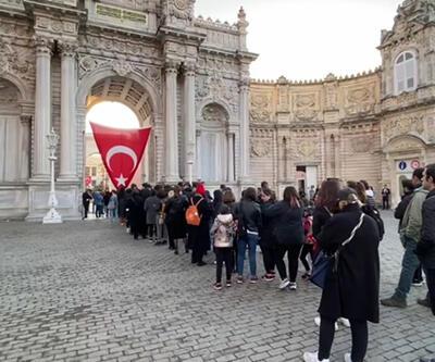 İstanbullular Dolmabahçe Sarayı'na akın ediyor