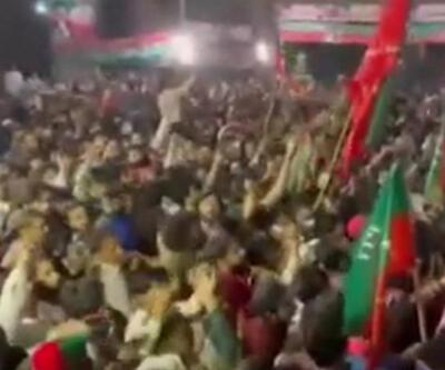 Pakistan’da Imran Khan gösterileri! İslamabad’a doğru yürüyüşe başladılar