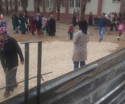 Döşemealtı'nda okul inşaatı çevresine 'güvenlik' barikatı