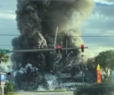 ABD'de havai fişek dükkanına dalan araç yangına neden oldu: 1 ölü