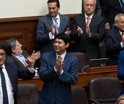 Peru Cumhurbaşkanı Castillo, hükümeti devirmeye çalışmakla suçladığı Kongre'yi feshetti
