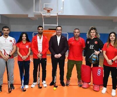 A Milli Hokey Takımı oyuncuları Mustafakemalpaşa’yı ziyaret etti