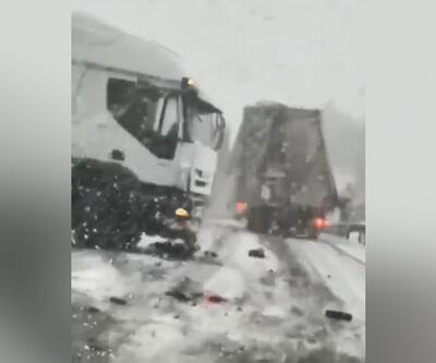Bursa'da iki TIR buzlu yolda böyle çarpıştı	