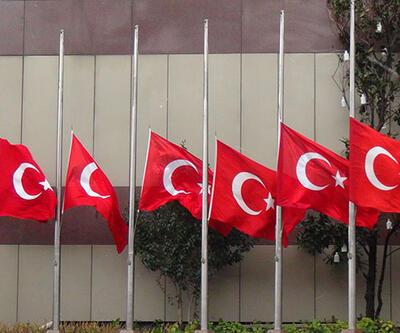 İstanbul'da bayraklar yarıya indirildi 