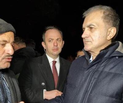 Bakan Kirişci ile AK Parti'li Çelik, Adana'da deprem bölgesinde