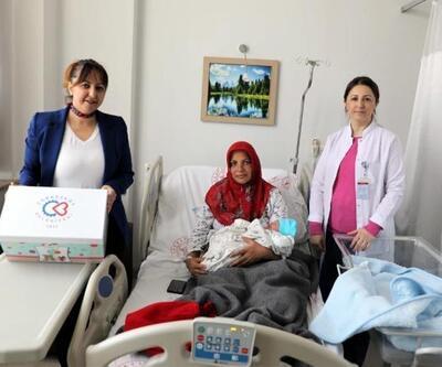 Depremzede Asiye, 5'inci çocuğunu Çerkezköy'de dünyaya getirdi