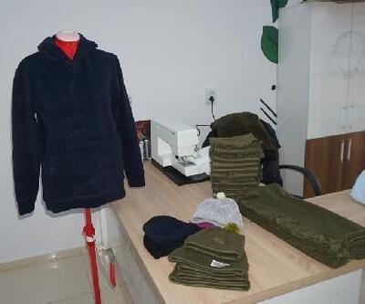 Siirt’te depremzedeler için kışlık kıyafet ve oyuncak üretiliyor