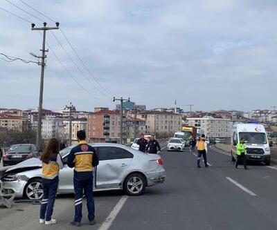 Çerkezköy'de ambulansla otomobil çarpıştı: 2 yaralı