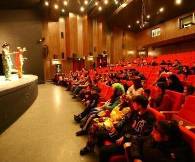 Van'a giden depremzede çocuklar için tiyatro etkinlikleri düzenlendi