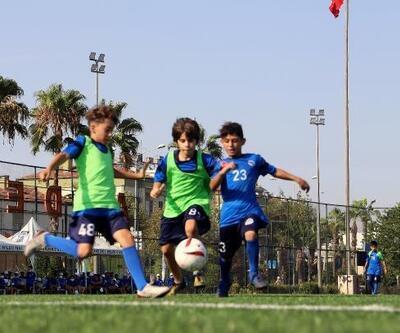 Akdeniz Belediyesi bahar futbol okulu geleceğin yeteneklerini bekliyor