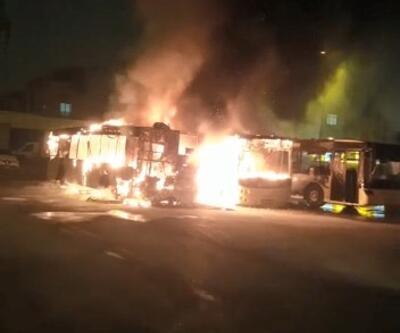 Park halindeki 3 İETT otobüsü alev alev yandı