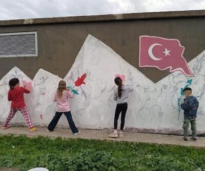 Osmaniye’de depremzede çocuklar, duvarlara resimler çizip boyadı