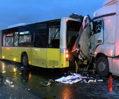Tuzla'da TIR, yol bakım aracı ve İETT otobüsüne çarptı: 2 ölü 2 yaralı