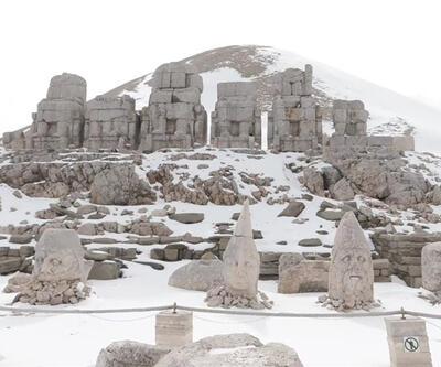 Depremde zarar görmedi: Nemrut'un heykelleri ayakta