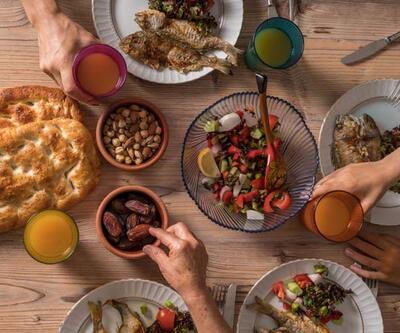 Ramazanda sağlıklı beslenmenin püf noktaları! Uzman isimden örnek iftar menüsü 