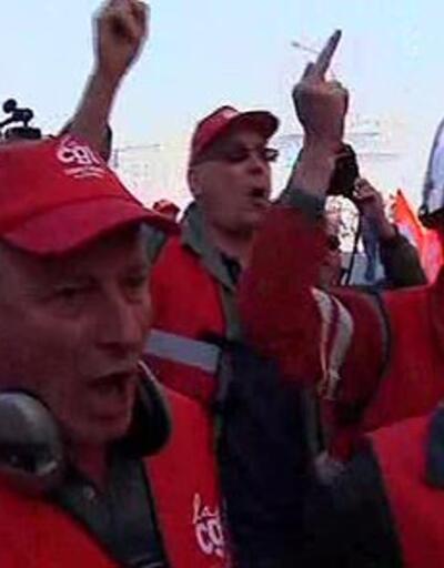 Çelik işçileri Sarkozy'yi hedef aldı