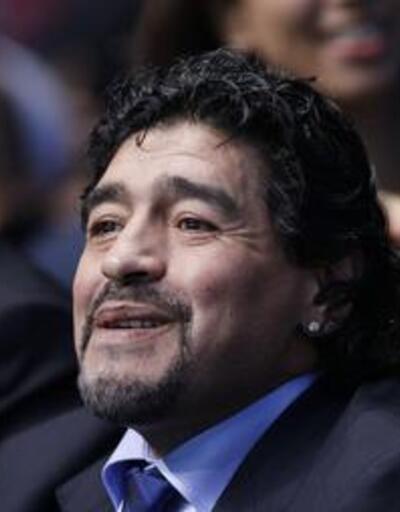 Ahmedinecad Maradona'yı istiyor