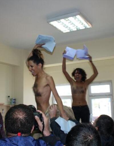 Sandık başında soyunan FEMEN üyelerine hapis istemi