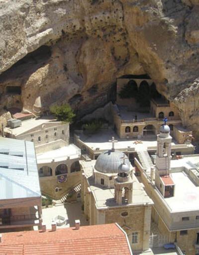 Suriye'de cihadçı gruplar Malula'daki manastıra saldırdı