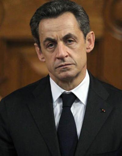  Sarkozy siyasete geri dönüyor 