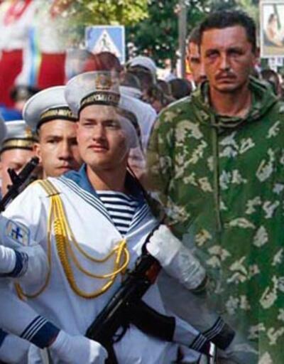 Ukrayna'nın batısında "gurur", doğusunda "utanç yürüyüşü"
