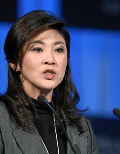 Tayland'da eski Başbakan Yinglak siyasetten men edildi