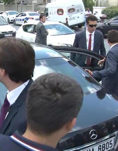 Abdullah Gül'ü gördü, otomobili unuttu!