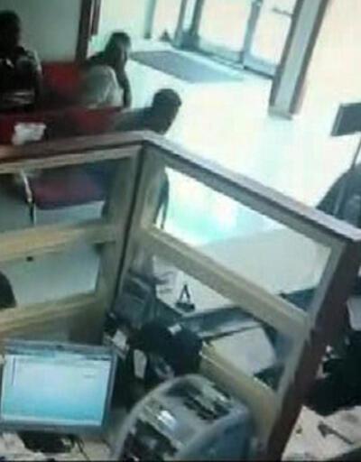 İzmir'deki banka soygunu kamerada