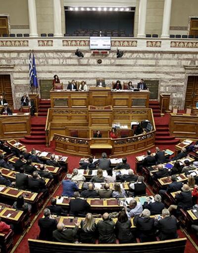 Yunanistan'da Syriza hükümeti 2 milletvekili kaybetti