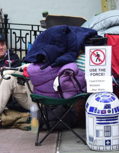 Star Wars hayranları sinema salonlarına çadır kurdu!