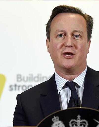 İngiliz yazarlar Başbakan Cameron'a mektup yazarak Türkiye'yi uyarmasını istedi