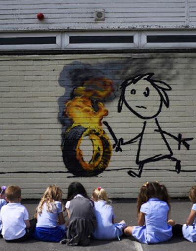 Banksy bu kez ilkokul duvarında