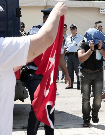 Yunanistan'a kaçan askerlere hapis cezası