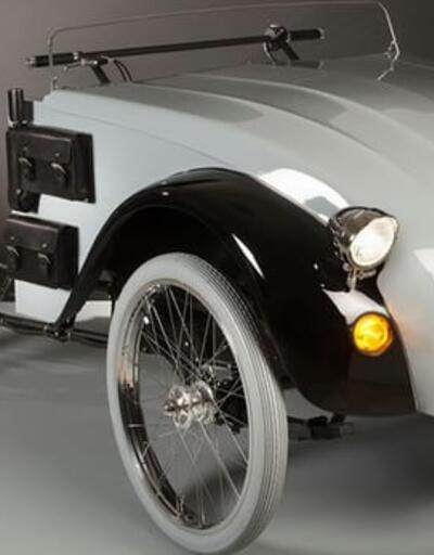 Önü 1980 model Citroen, arkası 1929 model Doniselli 