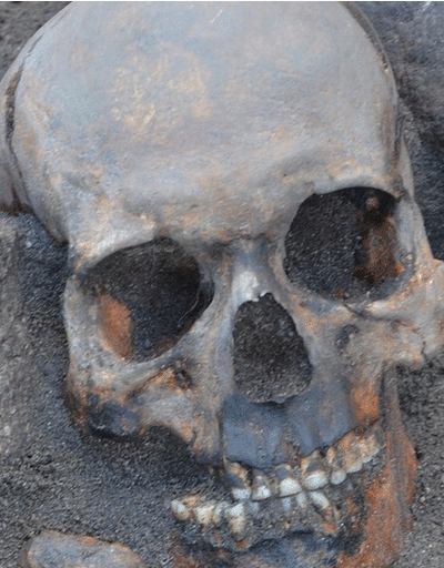 Polonya’da vampir mezarı keşfedildi
