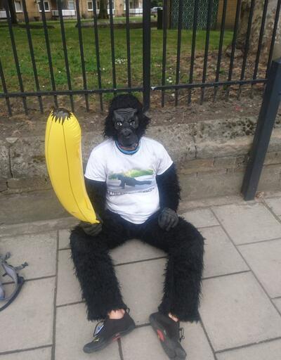 Maratona katılan 'Goril Adam' yolu yarıladı