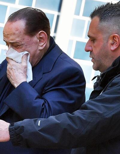 Berlusconi'ye büyük şok! Dudağına iki dikiş atıldı