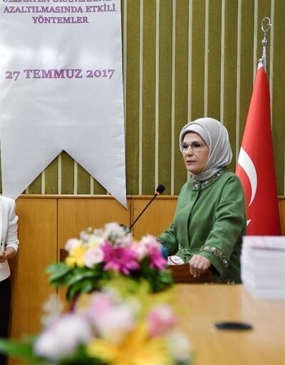 Emine Erdoğan sezaryen toplantısında konuştu