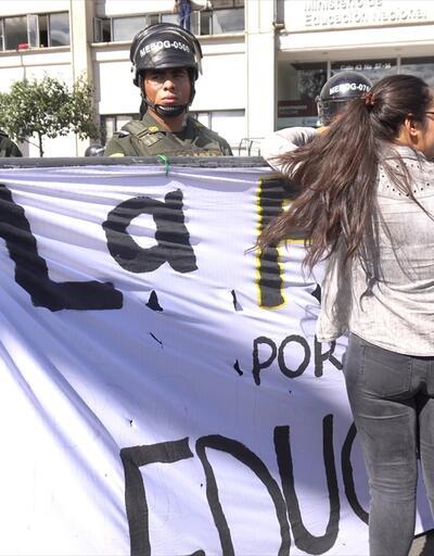 Kolombiya'da öğrenciler özelleştirmeye karşı ayağa kalktı