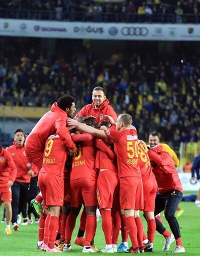 Fenerbahçe taraftarlarından yönetime ve Kocaman'a tepki