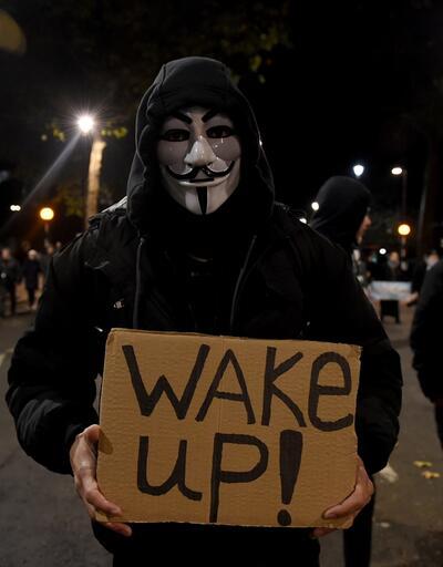 Londra'da Guy Fawkes maskeli yürüyüş