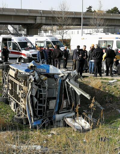 Son dakika...Ankara’da yolcu minibüsü kamyonla çarpıştı