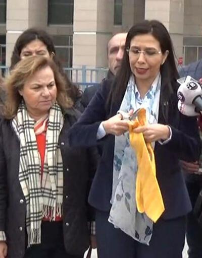 CHP'li vekil adliye önünde kravat kesti