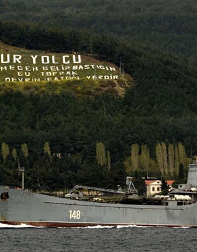 Akdeniz'e giden Rus askeri gemisi Çanakkale Boğazı'ndan geçti