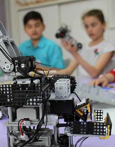 Genç mucitler 2 yılda 40 robot yaptı