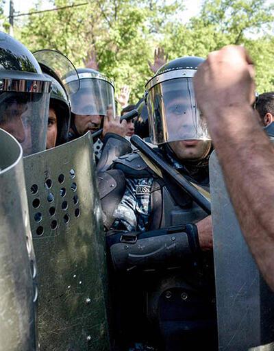 Ermenistan’da 120 gösterici gözaltına alındı 